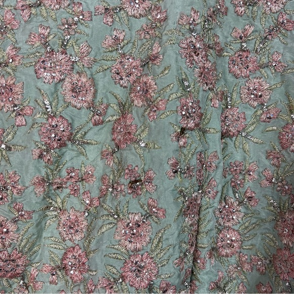 Top embroidered sequins floral flowers cropped Green Floral Women's Top - Picture 2 of 7